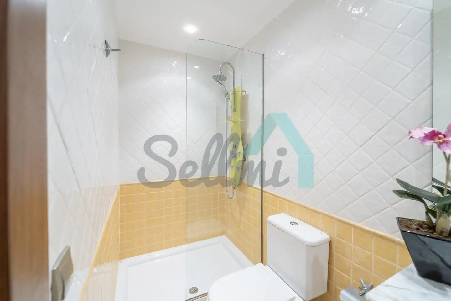 Baño de Casa o chalet en venta en Oviedo  con Calefacción, Jardín privado y Parquet