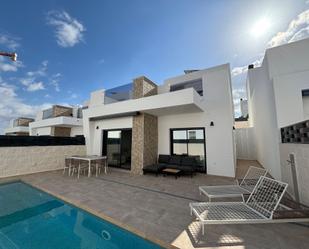 Vista exterior de Casa o xalet de lloguer en Benijófar amb Piscina