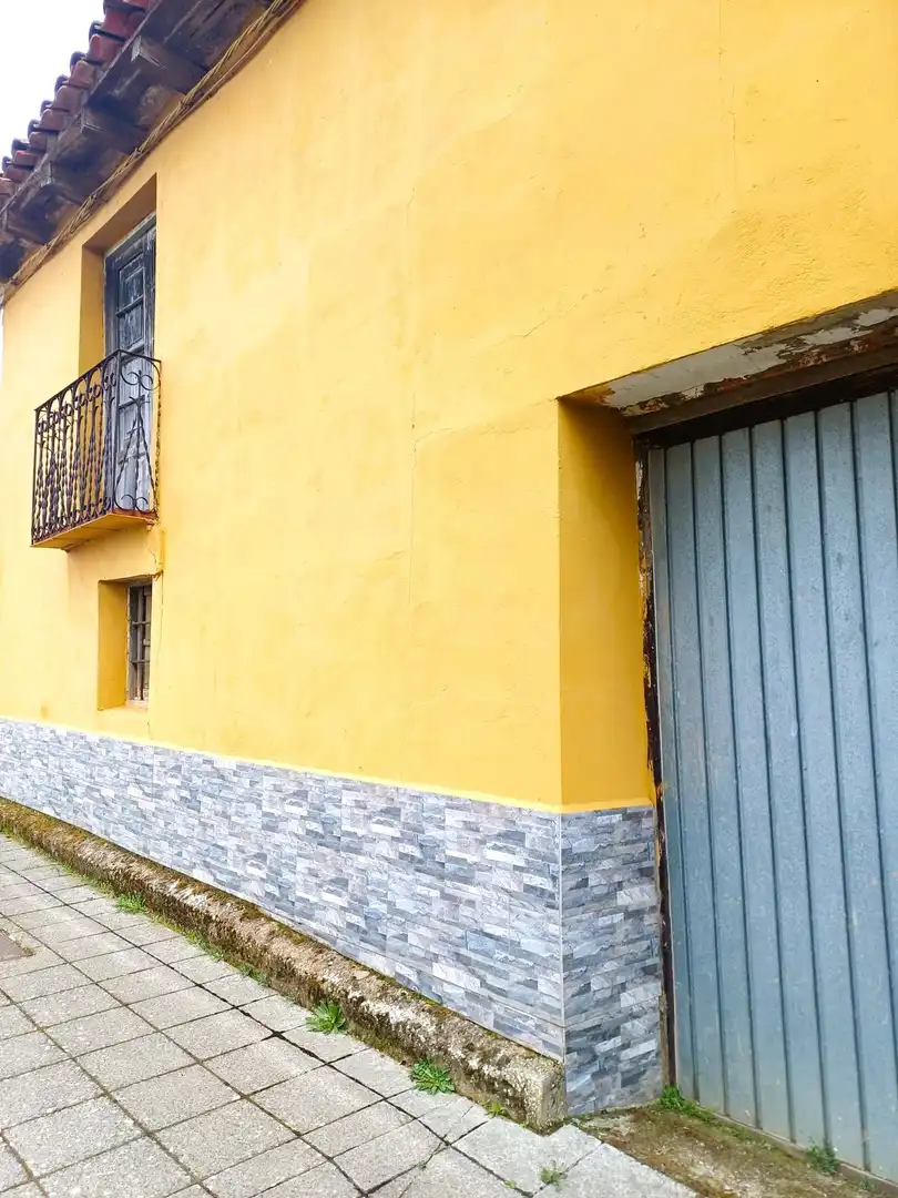Vista exterior de Finca rústica en venda en Valverde de la Virgen amb Calefacció i Terrassa