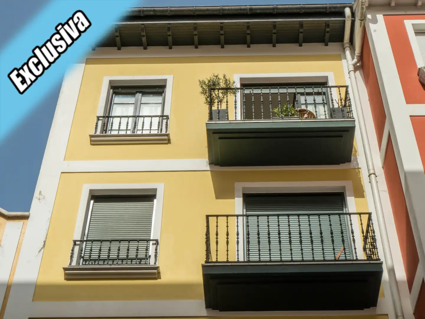 Außenansicht von Maisonette zum Verkauf in Laredo mit Heizung, Parkett und Balkon