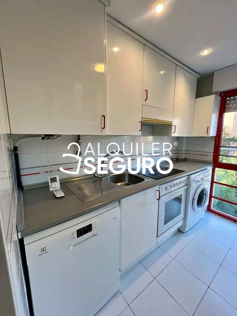 Kitchen of Flat for rent in Madrid  with Air Conditioner and Heating