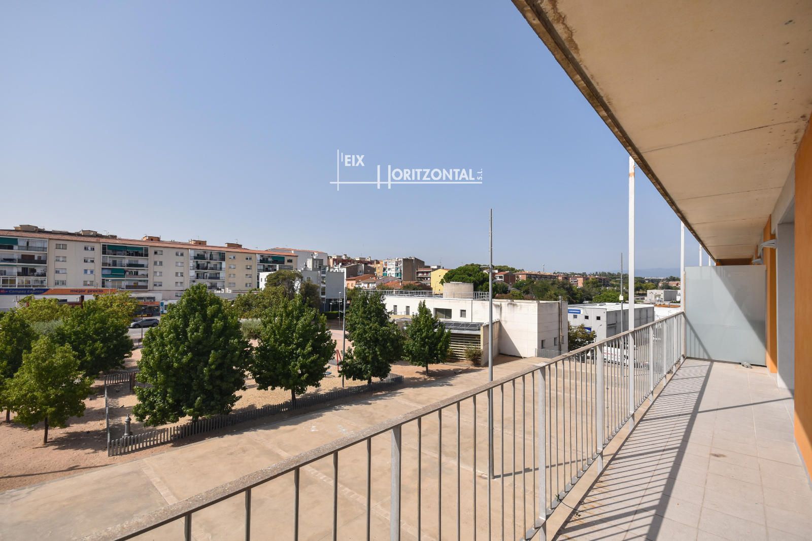 Vista exterior de Àtic en venda en Montmeló amb Aire condicionat, Calefacció i Traster
