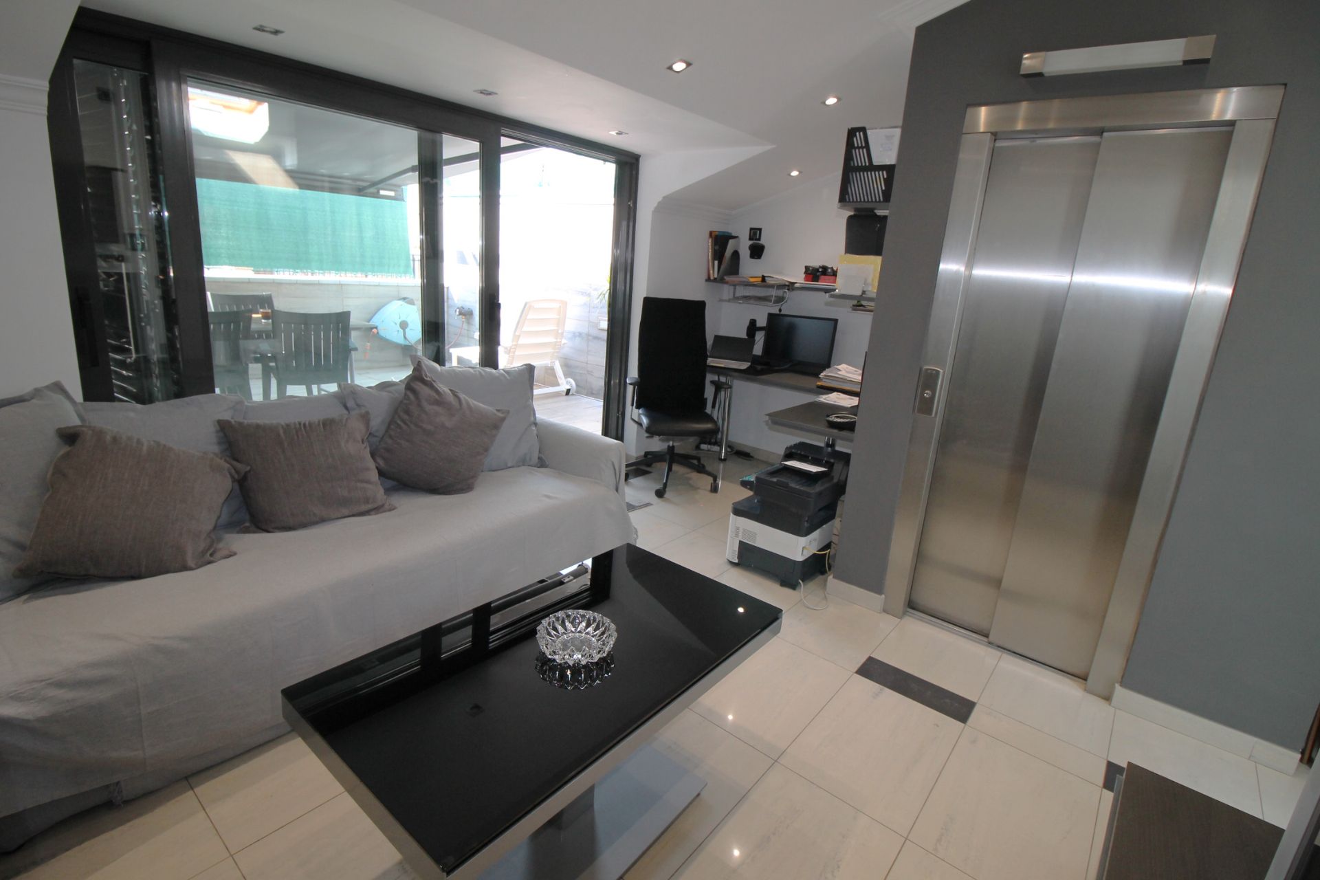 Living room of House or chalet for sale in Badalona  with Air Conditioner, Heating and Terrace