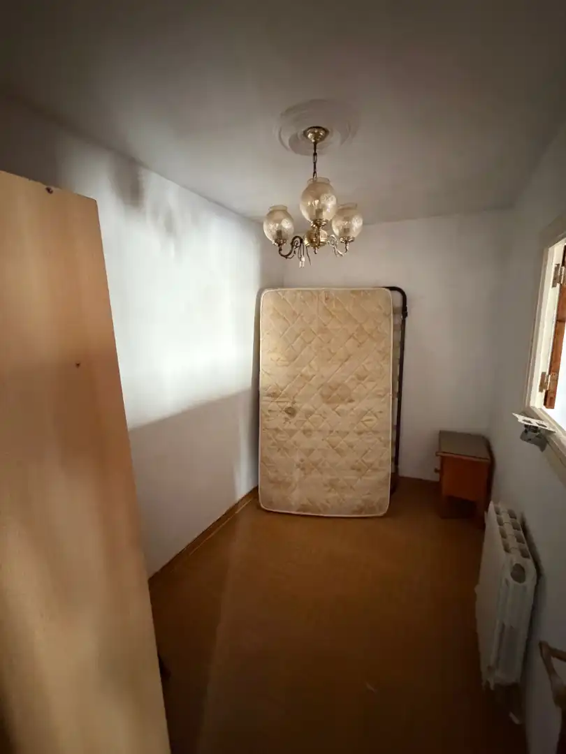 Habitación de Finca rústica en venta en Dueñas con Calefacción, Trastero y Amueblado