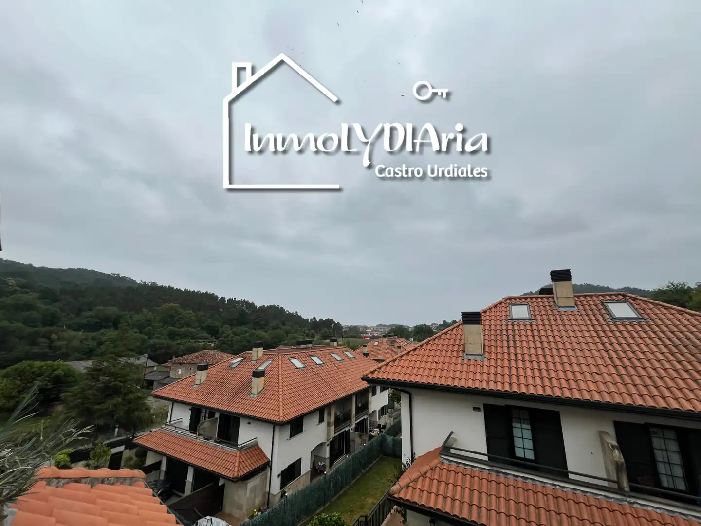 Vista exterior de Casa o chalet en venta en Castro-Urdiales con Calefacción, Jardín privado y Parquet