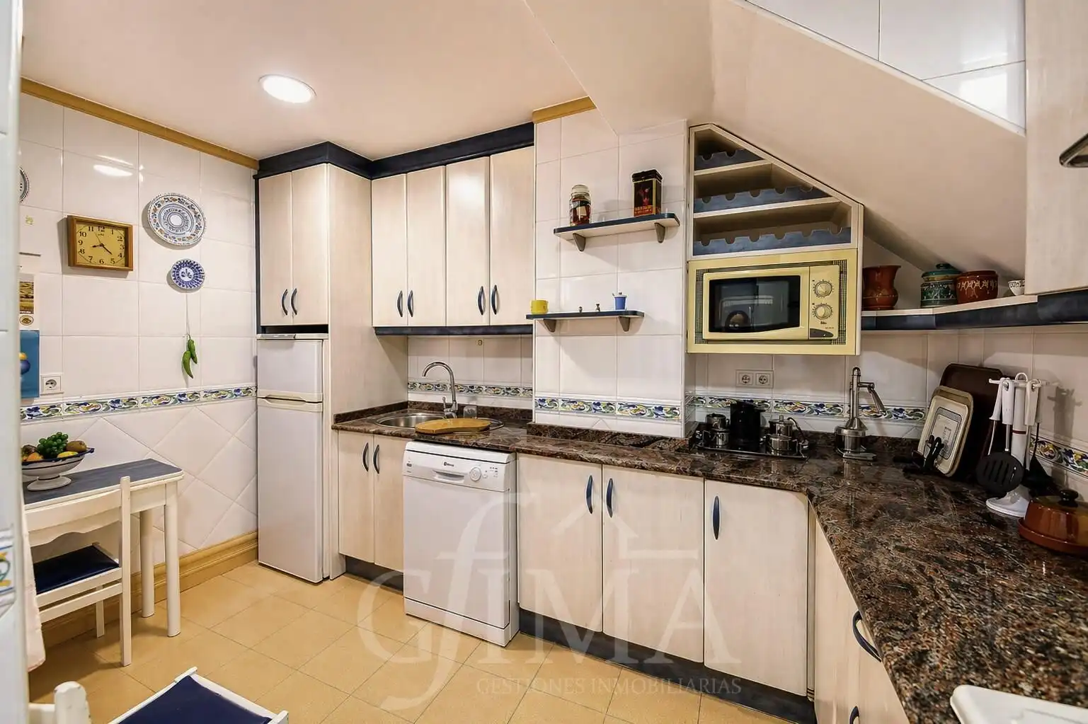 Cuina de Dúplex en venda en Tomelloso amb Aire condicionat, Terrassa i Traster