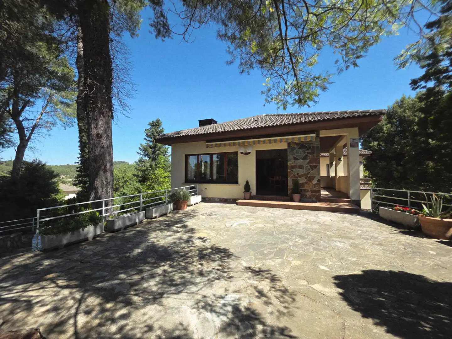 Vista exterior de Casa o chalet en venta en Vallirana con Calefacción, Terraza y Piscina