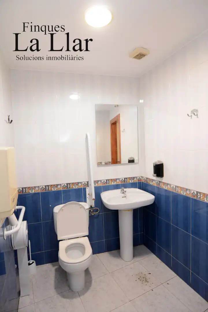 Commercial properties for sale in d'Ernest Lluch, Torrent Ballester