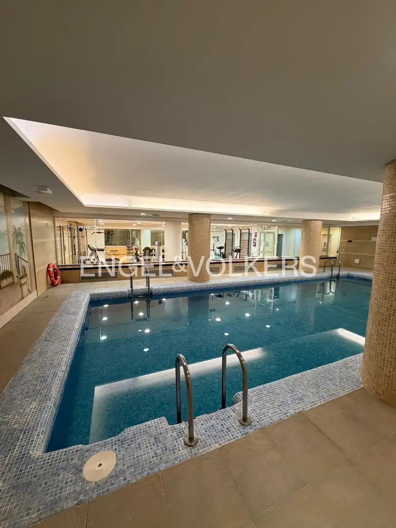 Piscina de Pis en venda en Madrid amb Aire condicionat, Calefacció i Parquet