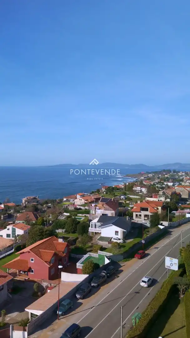 Vista exterior de Casa o xalet en venda en Vigo  amb Calefacció, Jardí privat i Terrassa