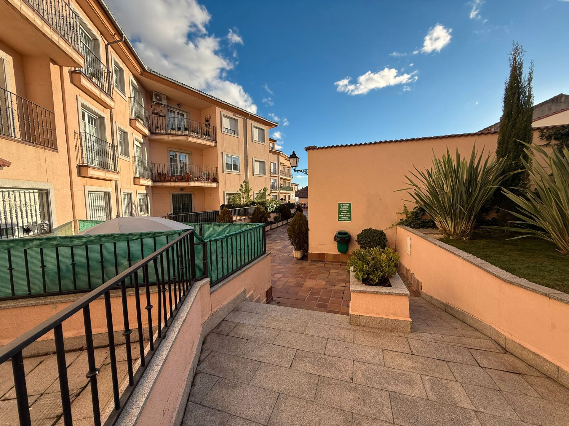 Exterior view of Flat to rent in Ávila Capital  with Heating, Terrace and Storage room