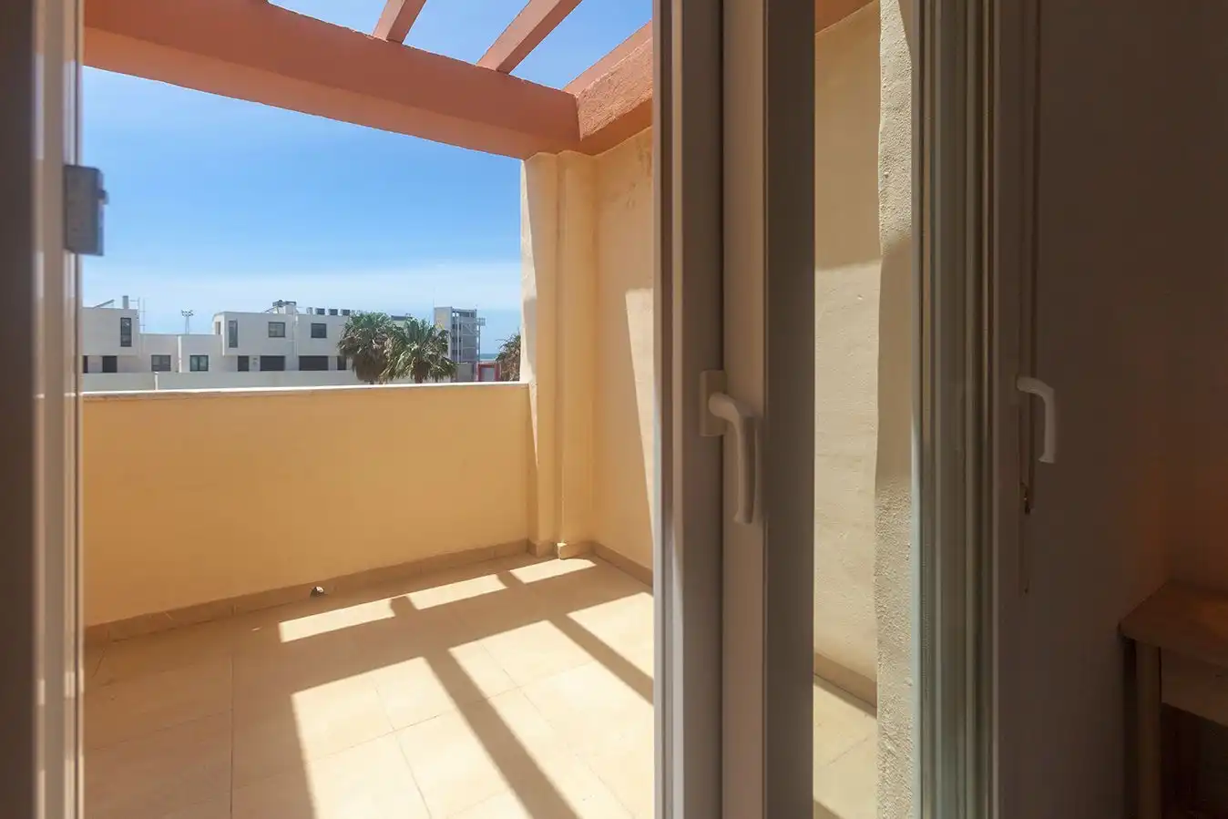 Terraza de Casa adosada en venta en Tarifa con Aire acondicionado, Calefacción y Jardín privado