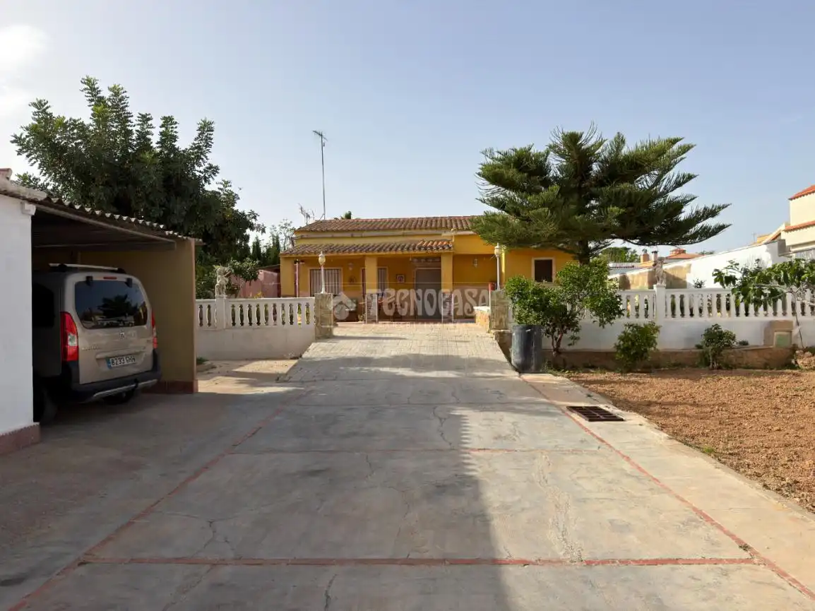 Vista exterior de Finca rústica en venta en Paterna con Terraza y Alarma