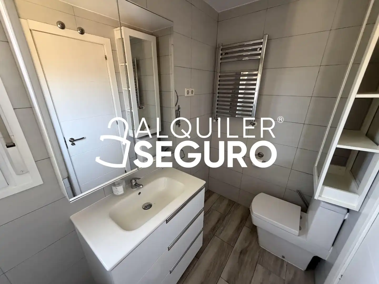 Bathroom of Flat for rent in Madrid  with Air Conditioner, Heating and Terrace