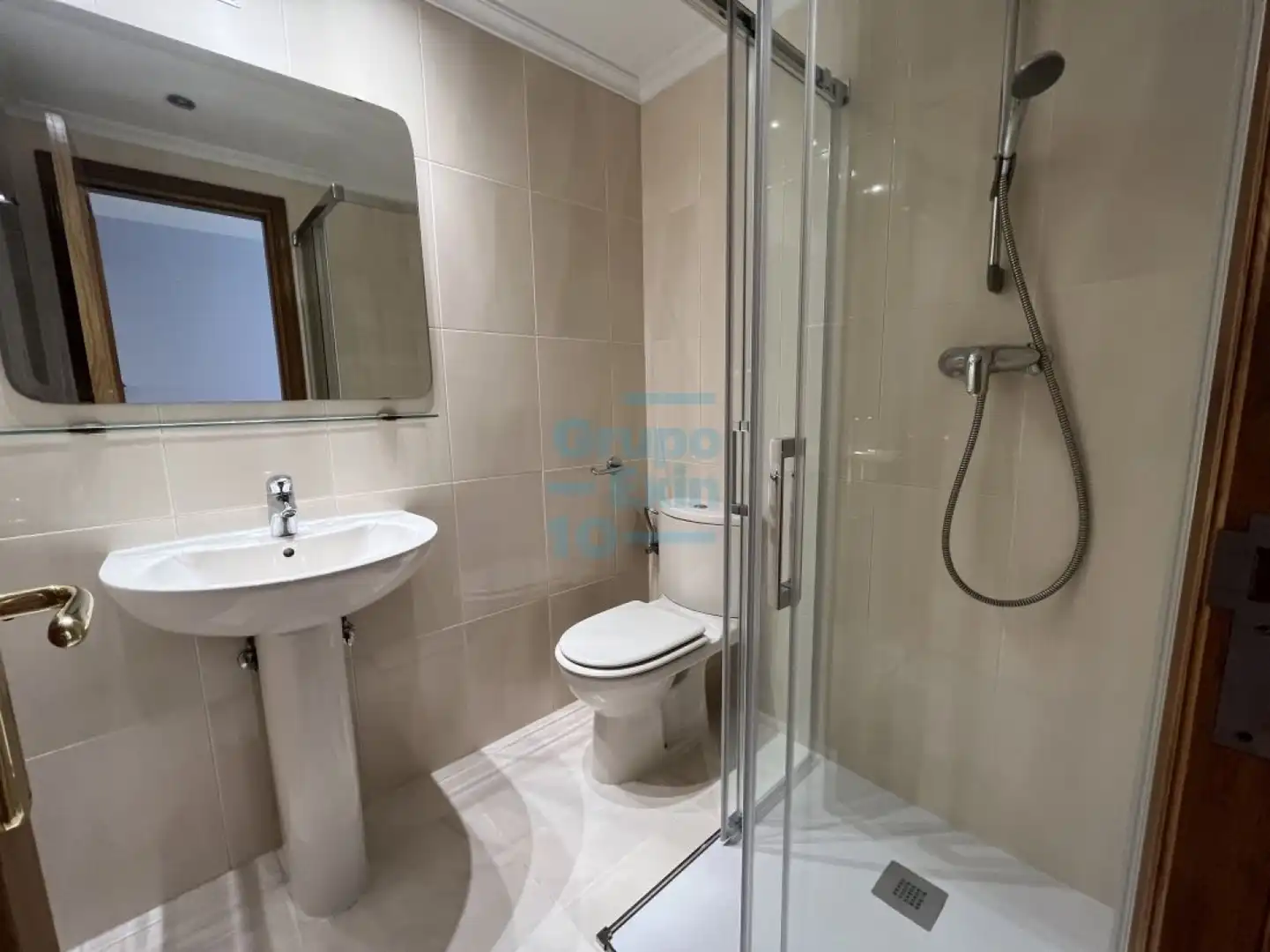 Bathroom of Flat for rent in Donostia - San Sebastián   with Storage room