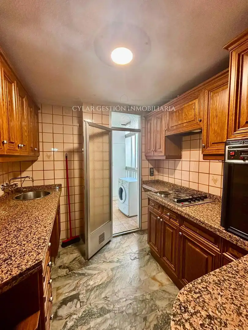 Cocina de Piso en venta en Salamanca con Calefacción, Terraza y Piscina