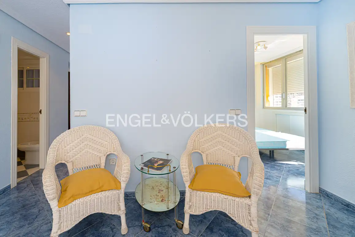 Apartamento de alquiler en Benidorm con Terraza, Amueblado y Piscina comunitaria