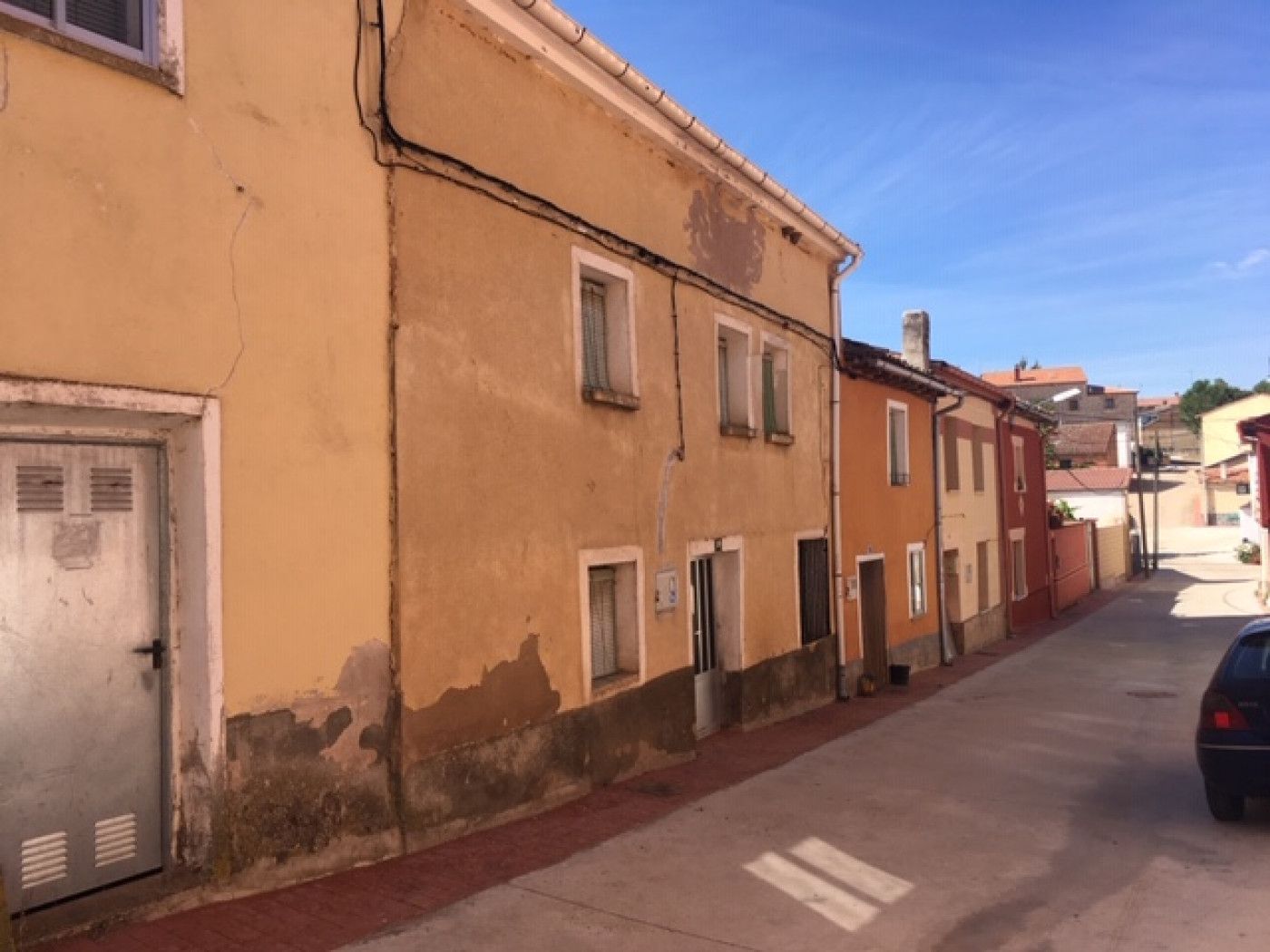 Exterior view of Country house for sale in Villamayor de los Montes