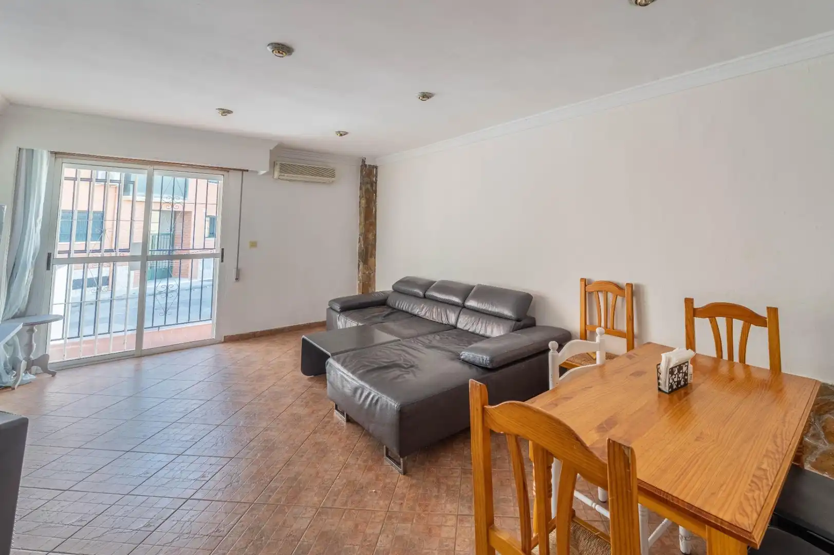 Sala d'estar de Casa o xalet en venda en Las Gabias amb Aire condicionat i Balcó