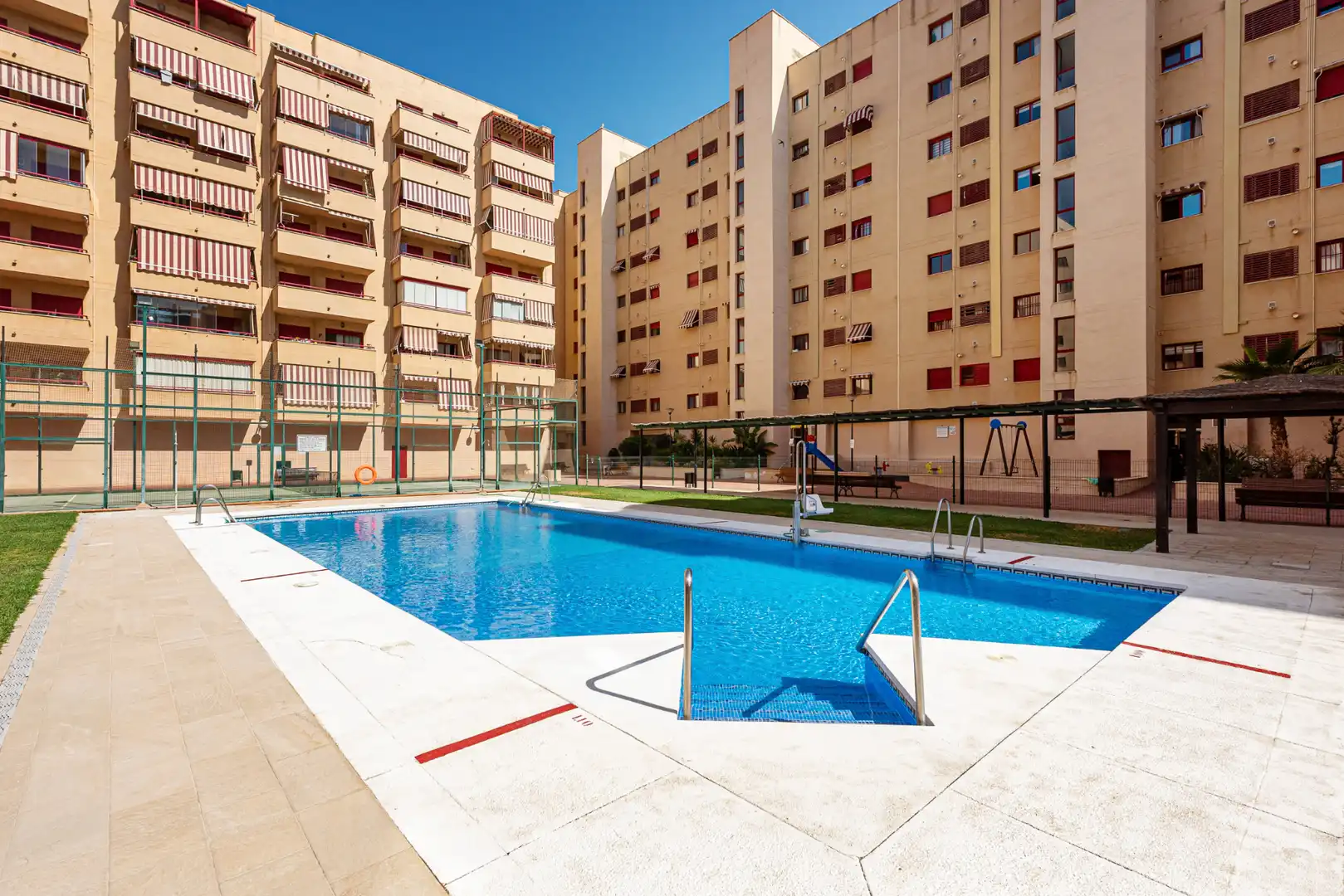 Pis en venda a Calle Pilar Lorengar, Martín Carpena - Torre del Río