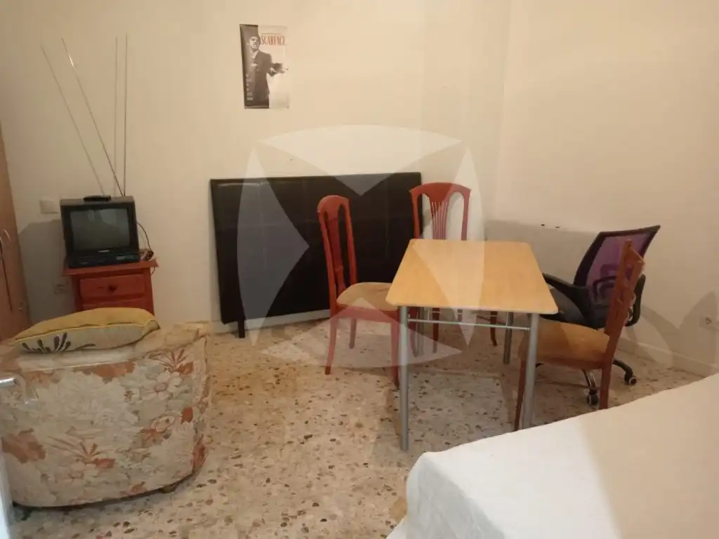 House with balcony for sale in Calle Cespedes, imagen 7