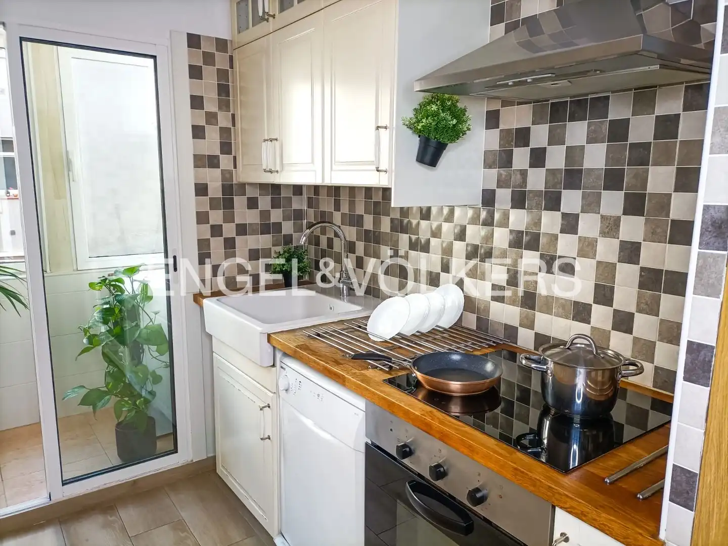 Cocina de Piso de alquiler en Barcelona con Aire acondicionado, Calefacción y Balcón