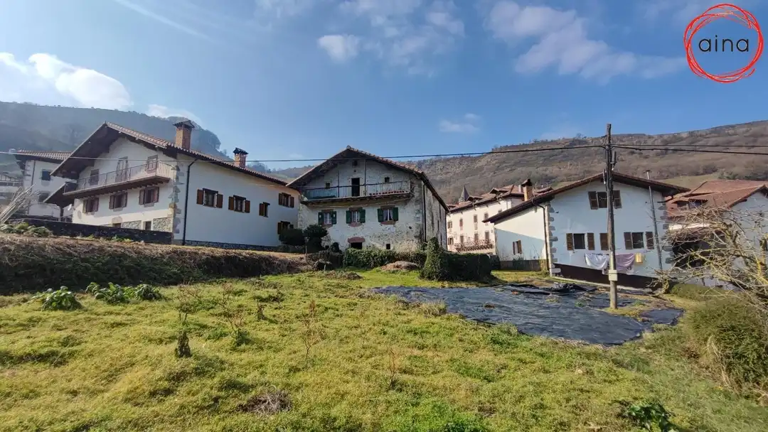 Vista exterior de Casa o xalet en venda en Baztan amb Jardí privat
