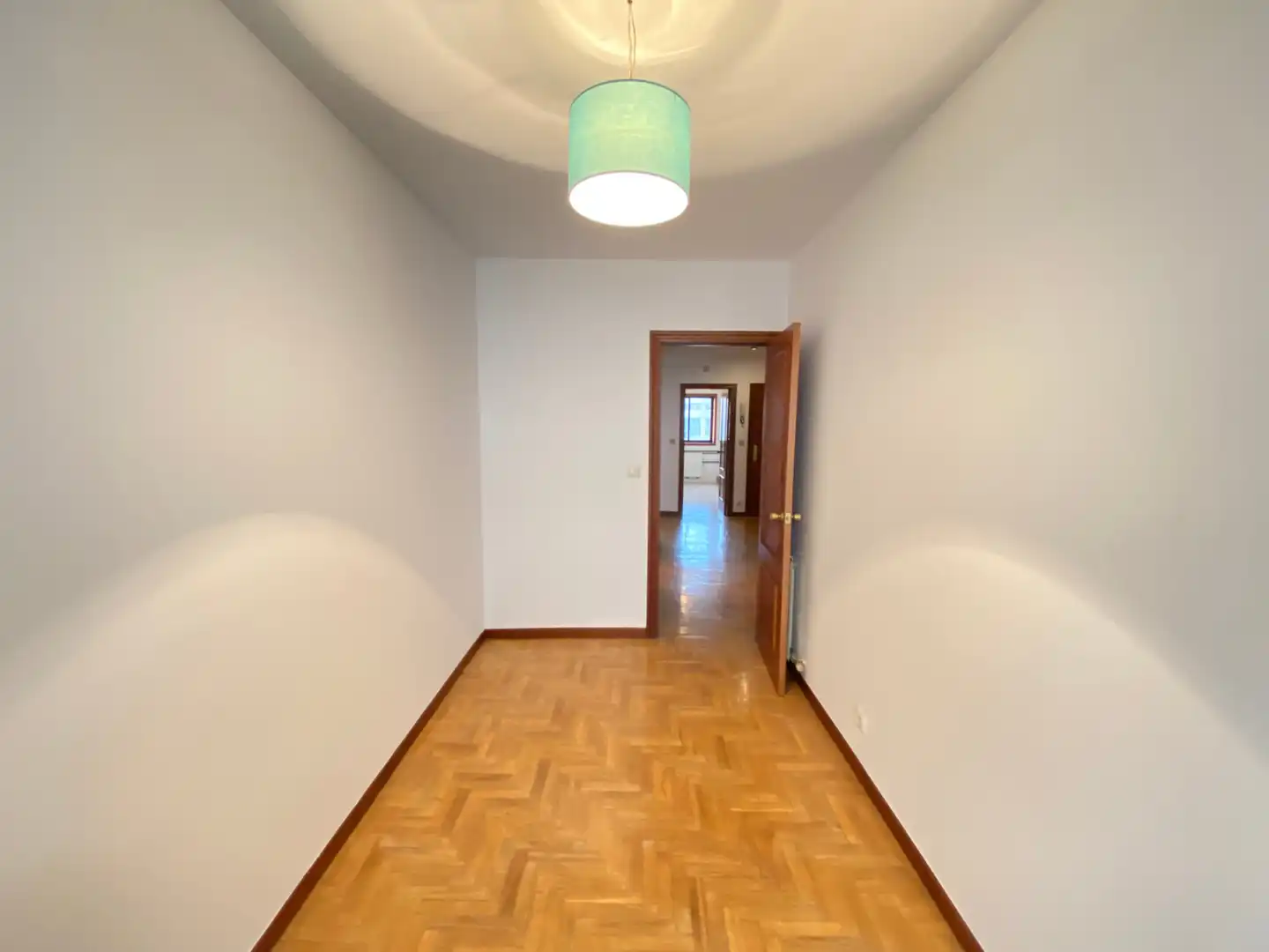 Piso en venta en Santiago de Compostela  con Calefacción, Trastero y Amueblado