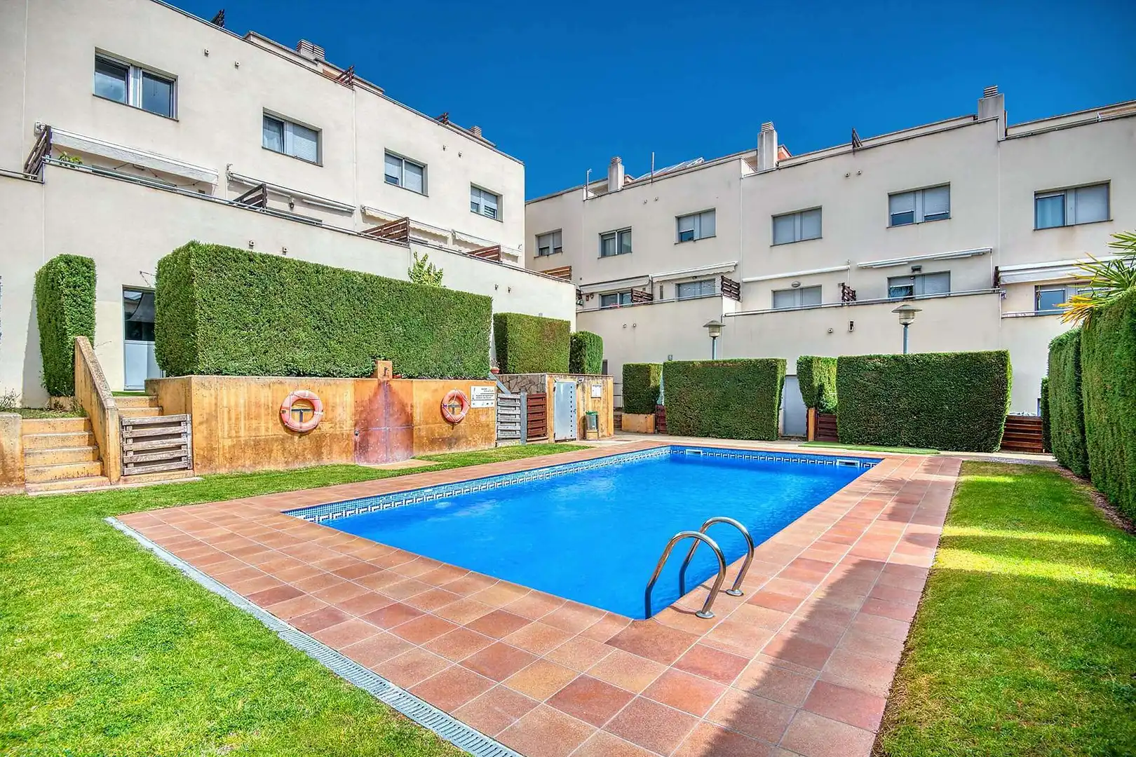 Adossat amb piscina en venda a Calle Logroño
