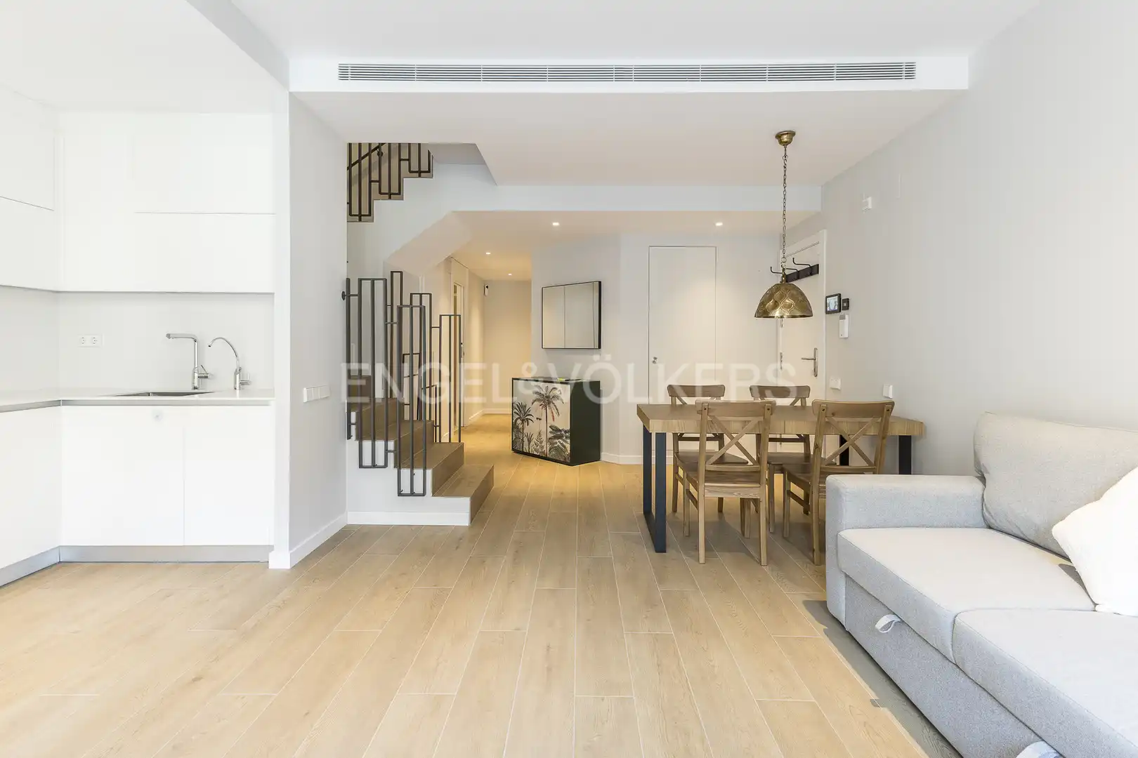 Außenansicht von Wohnung zur Miete in  Barcelona Capital mit Klimaanlage, Heizung und Privatgarten