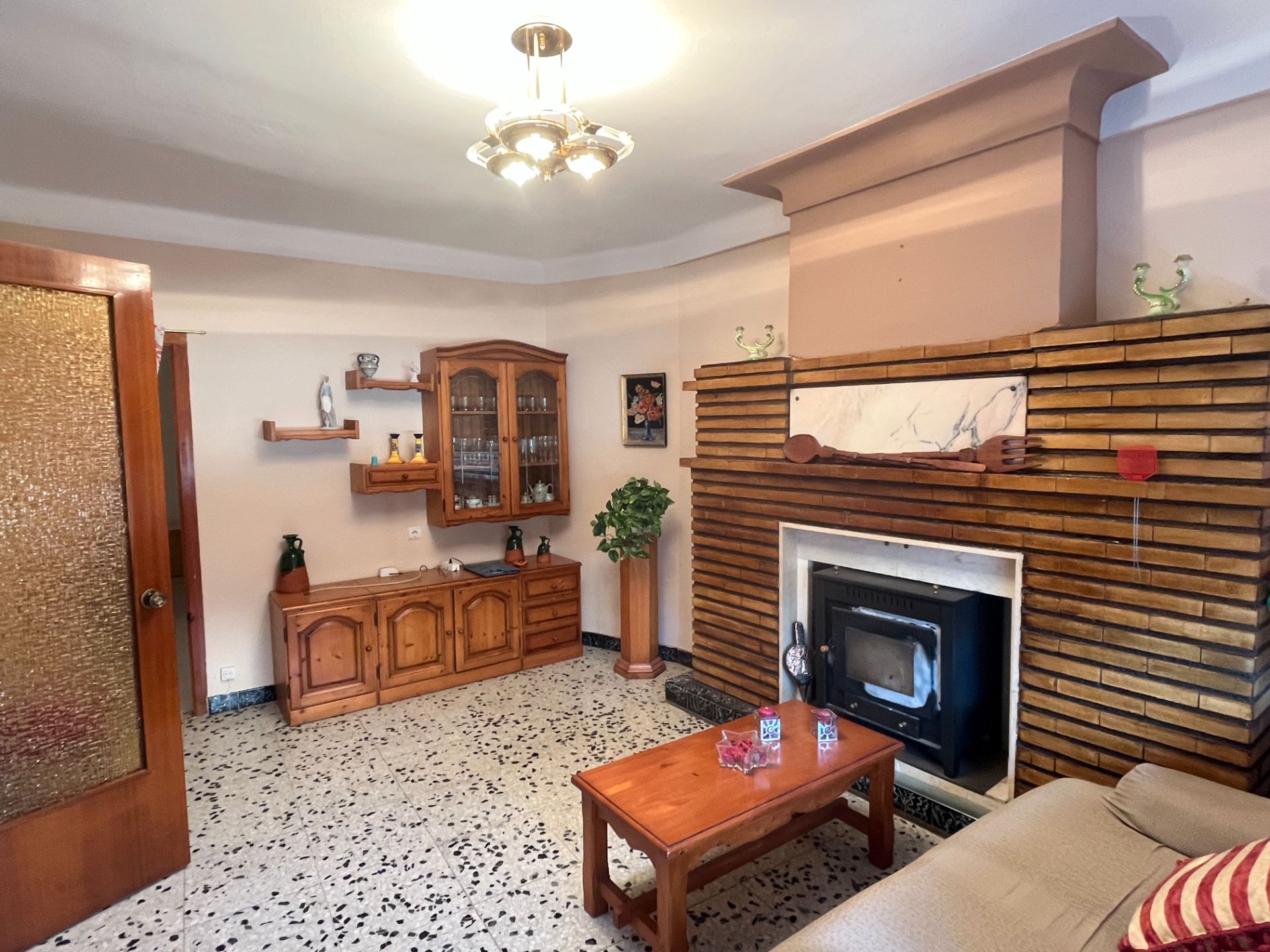 Sala d'estar de Casa o xalet en venda en Letux amb Traster, Moblat i Forn