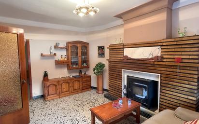 Sala d'estar de Casa o xalet en venda en Letux amb Traster, Moblat i Forn