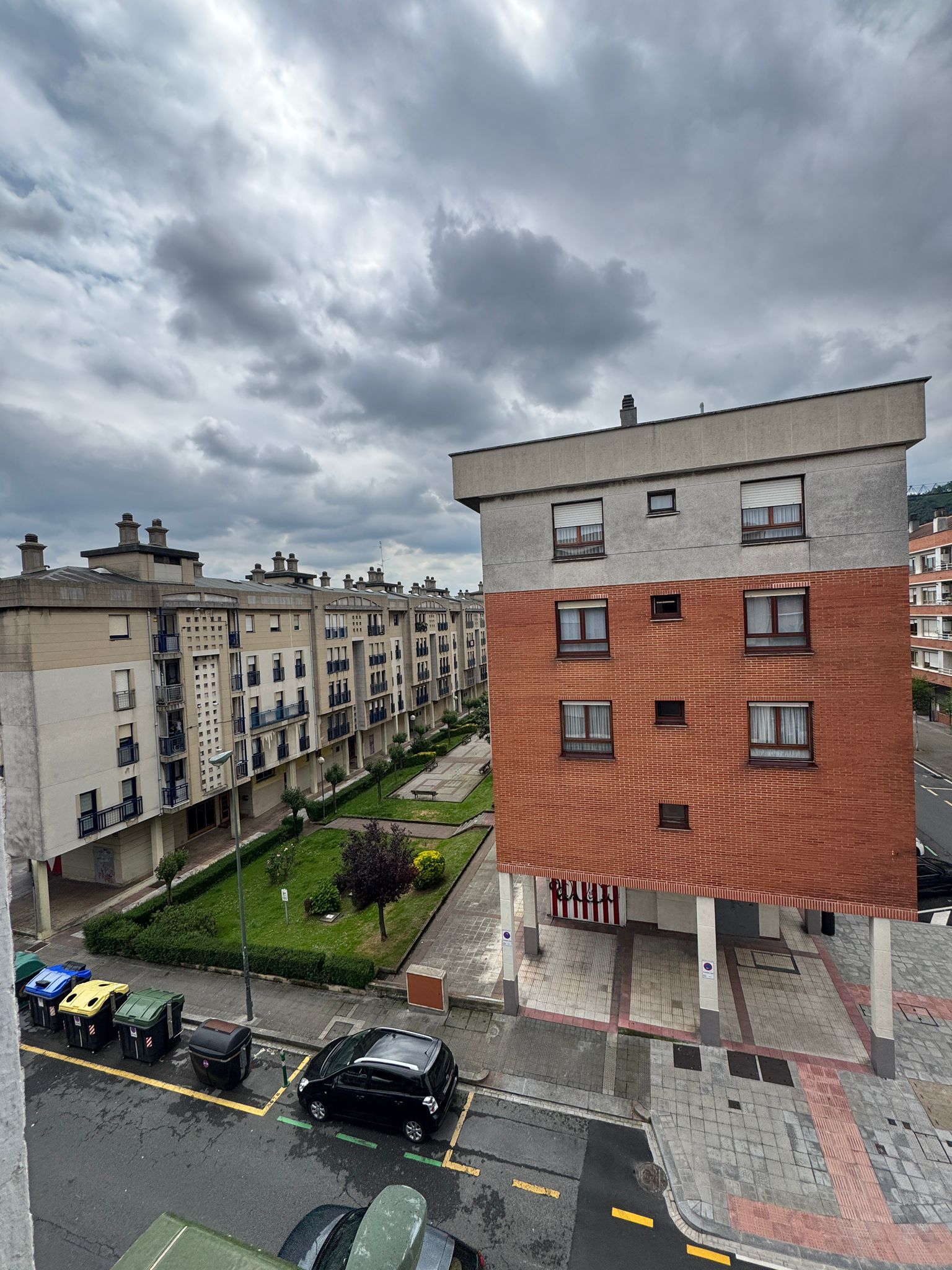 Vista exterior de Pis en venda en Bilbao  amb Calefacció i Balcó