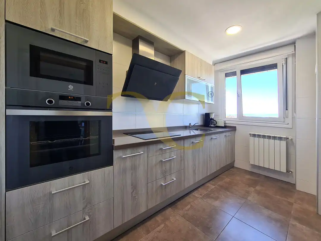 Cocina de Piso en venta en Oviedo  con Calefacción, Terraza y Trastero