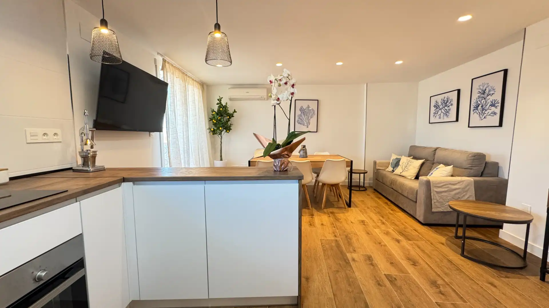 Wohnzimmer von Wohnung zur Miete in Motril mit Klimaanlage, Parkett und Terrasse
