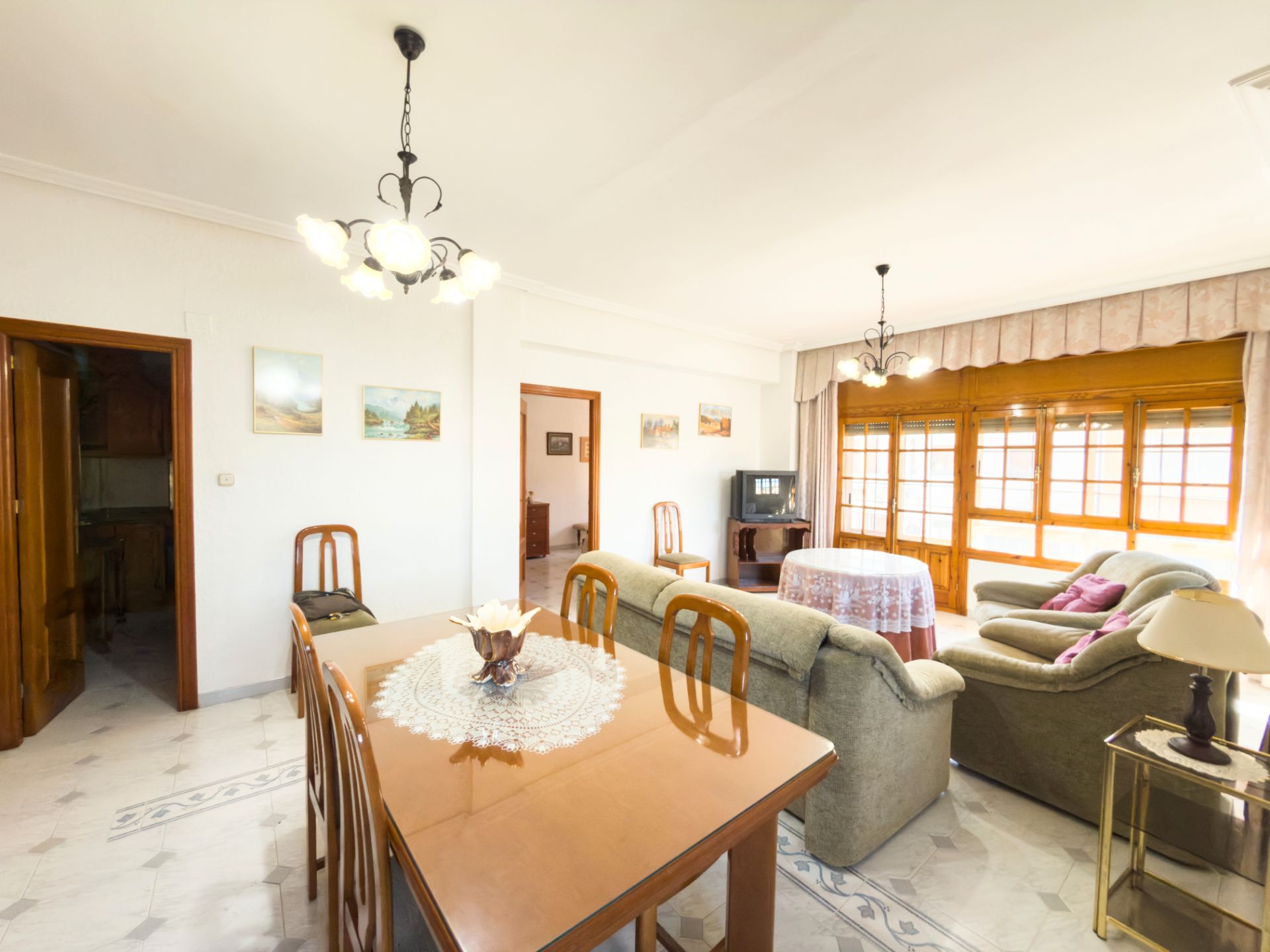 Sala d'estar de Pis en venda en Baza amb Calefacció, Terrassa i Moblat