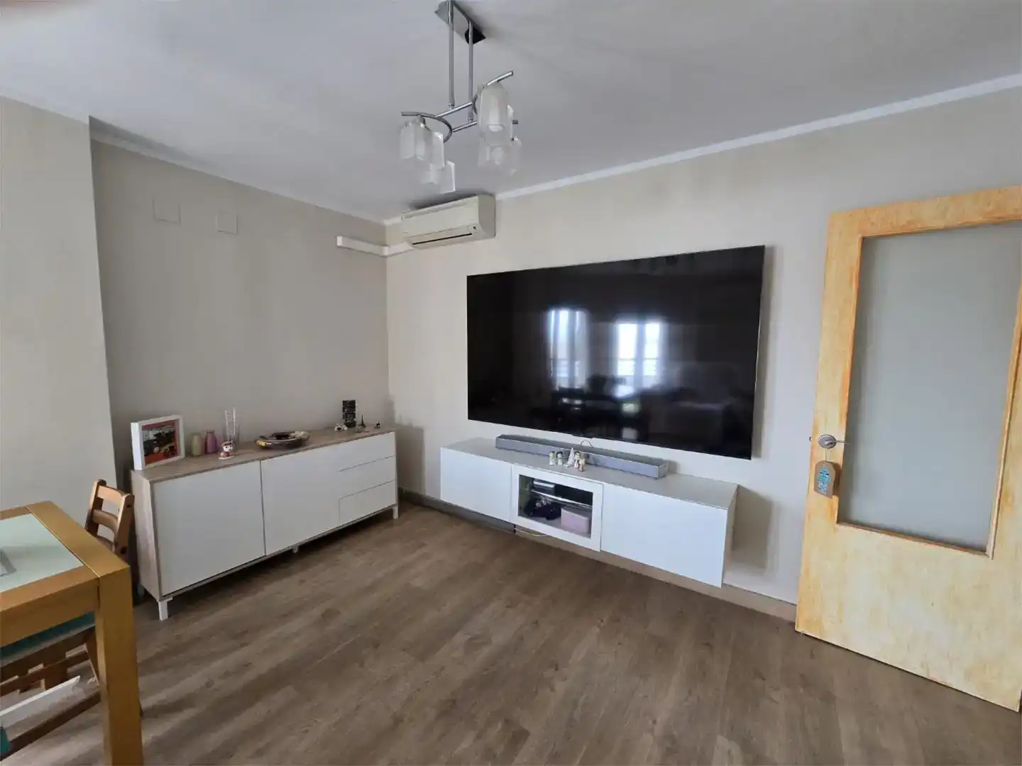 Sala d'estar de Pis en venda en Puerto Real amb Aire condicionat i Balcó