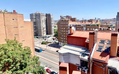 Exterior view of Flat to rent in  Madrid Capital  with Air Conditioner and Balcony