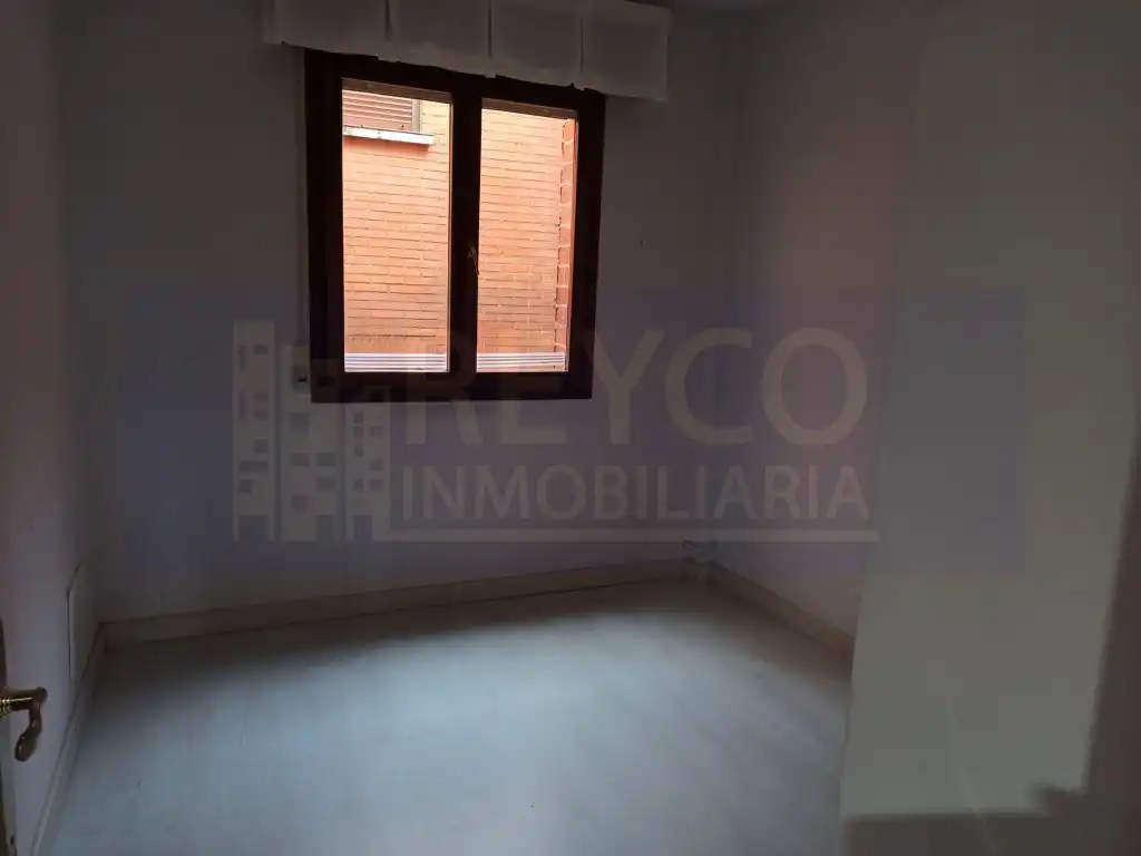 Bedroom of Flat for sale in Badarán