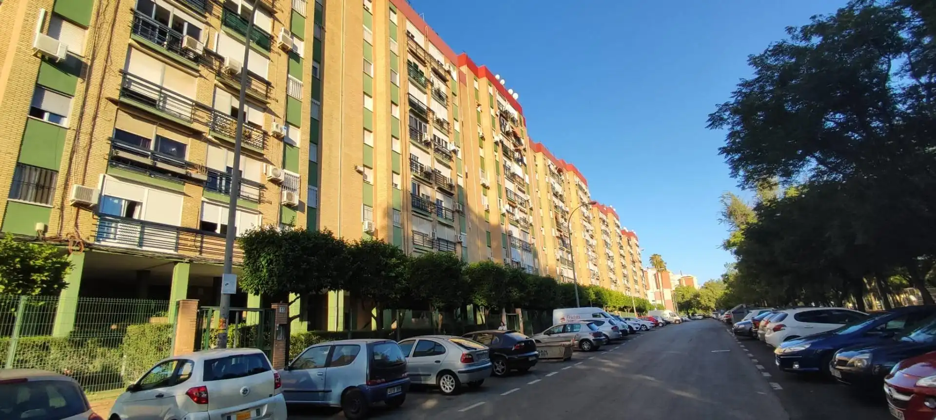 Vista exterior de Piso para compartir en Sevilla con Aire acondicionado y Terraza