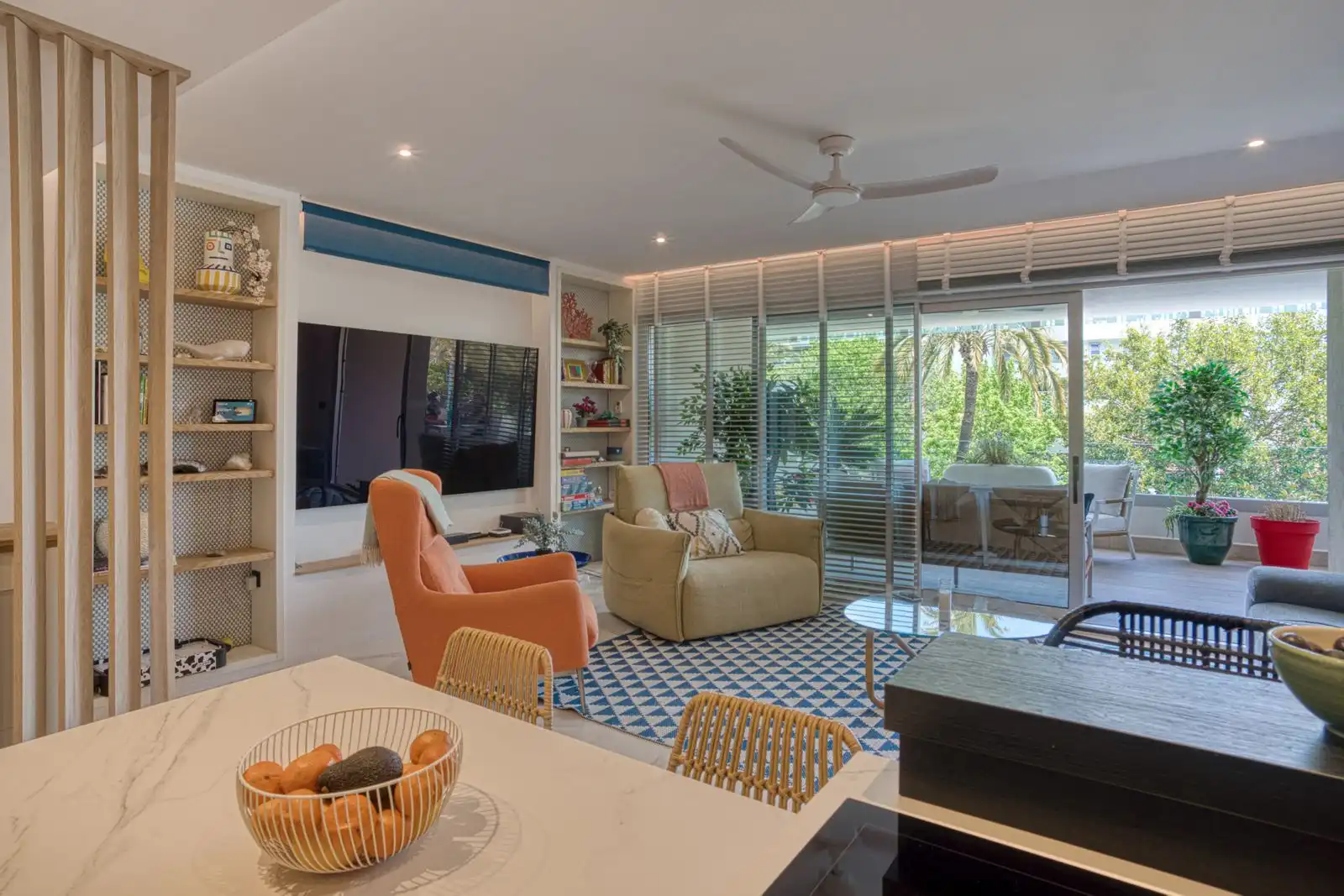 Sala de estar de Apartamento en venta en Marbella con Terraza, Trastero y Amueblado