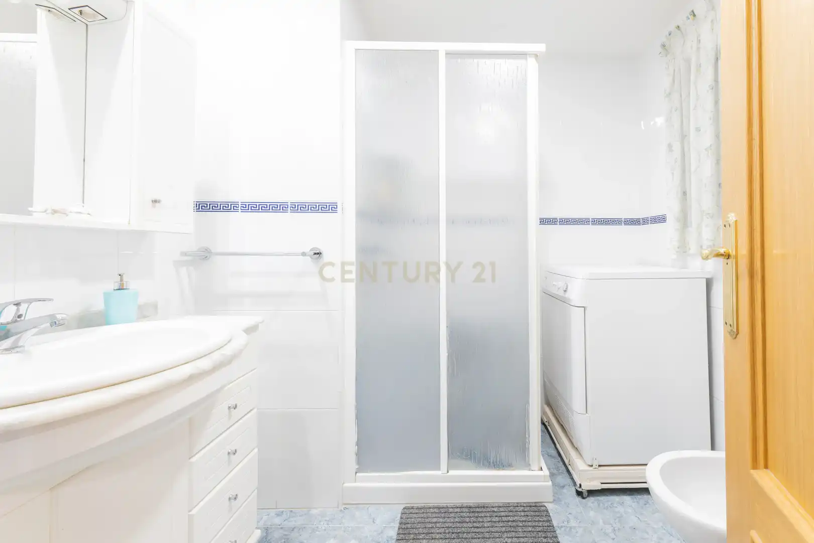 Baño de Piso en venta en Valencia con Aire acondicionado, Trastero y Horno