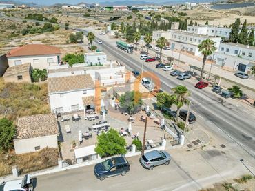 Casa con balcón en venta en Arboleas