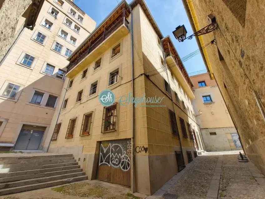 Vista exterior de Piso en venta en Segovia con Calefacción, Parquet y Terraza