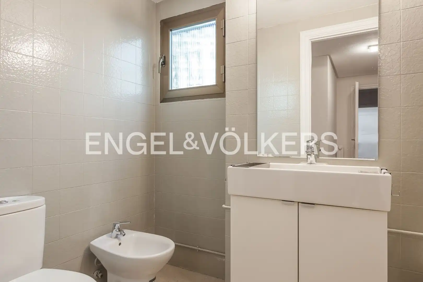 Baño de Apartamento de alquiler en Madrid con Calefacción, Parquet y Terraza