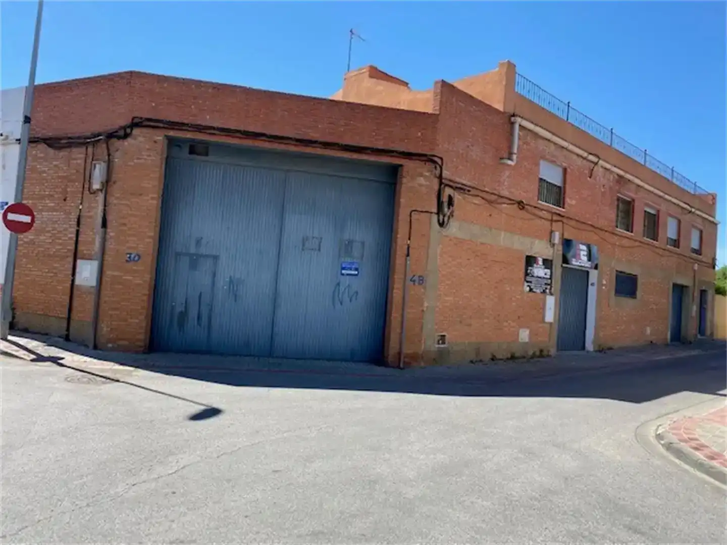 Vista exterior de Casa o xalet en venda en Dos Hermanas amb Aire condicionat, Traster i Moblat