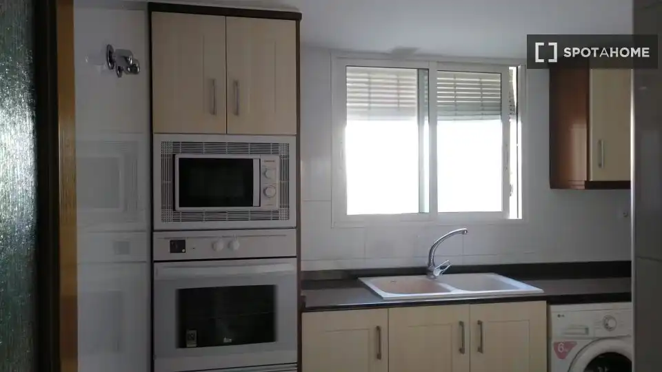 Cocina de Piso de alquiler en Valencia con Aire acondicionado, Calefacción y Amueblado