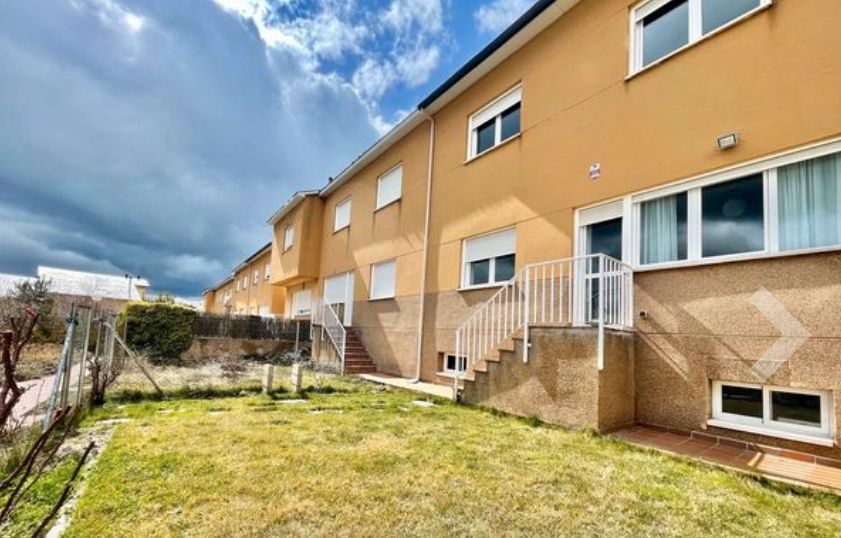 Exterior view of Single-family semi-detached for sale in El Espinar  with Heating, Private garden and Terrace