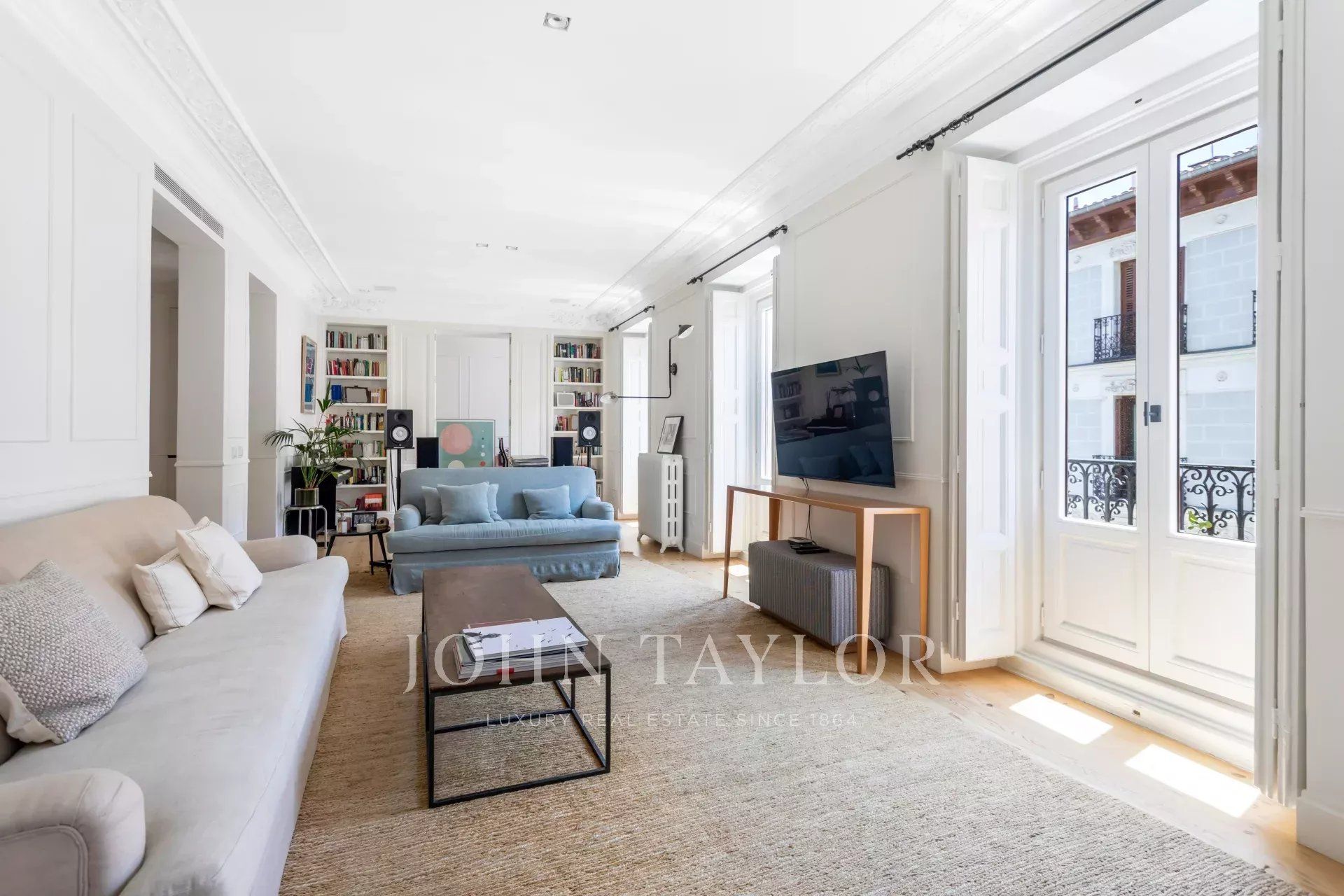 Living room of Flat to rent in  Madrid Capital  with Air Conditioner, Heating and Oven