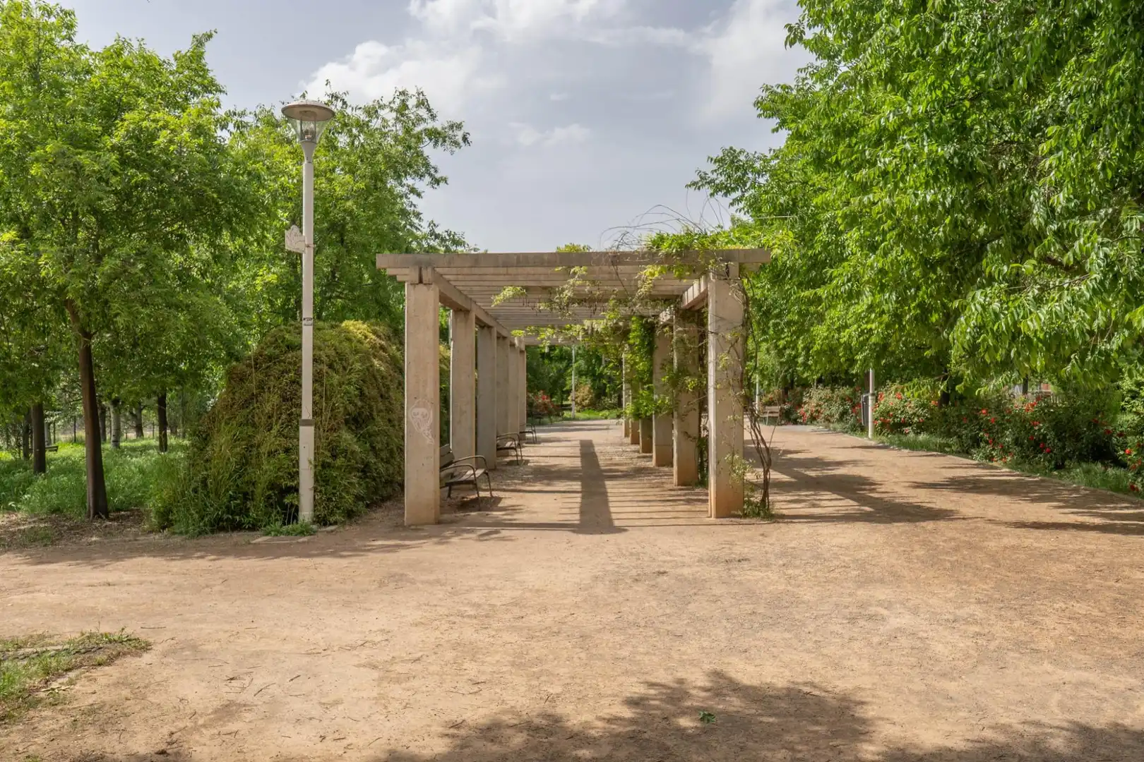 Jardín de Piso en venta en Granada con Calefacción, Amueblado y Piscina comunitaria